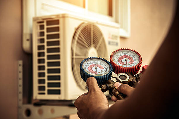 Professional Ac Installation technician working in Aldie, VA